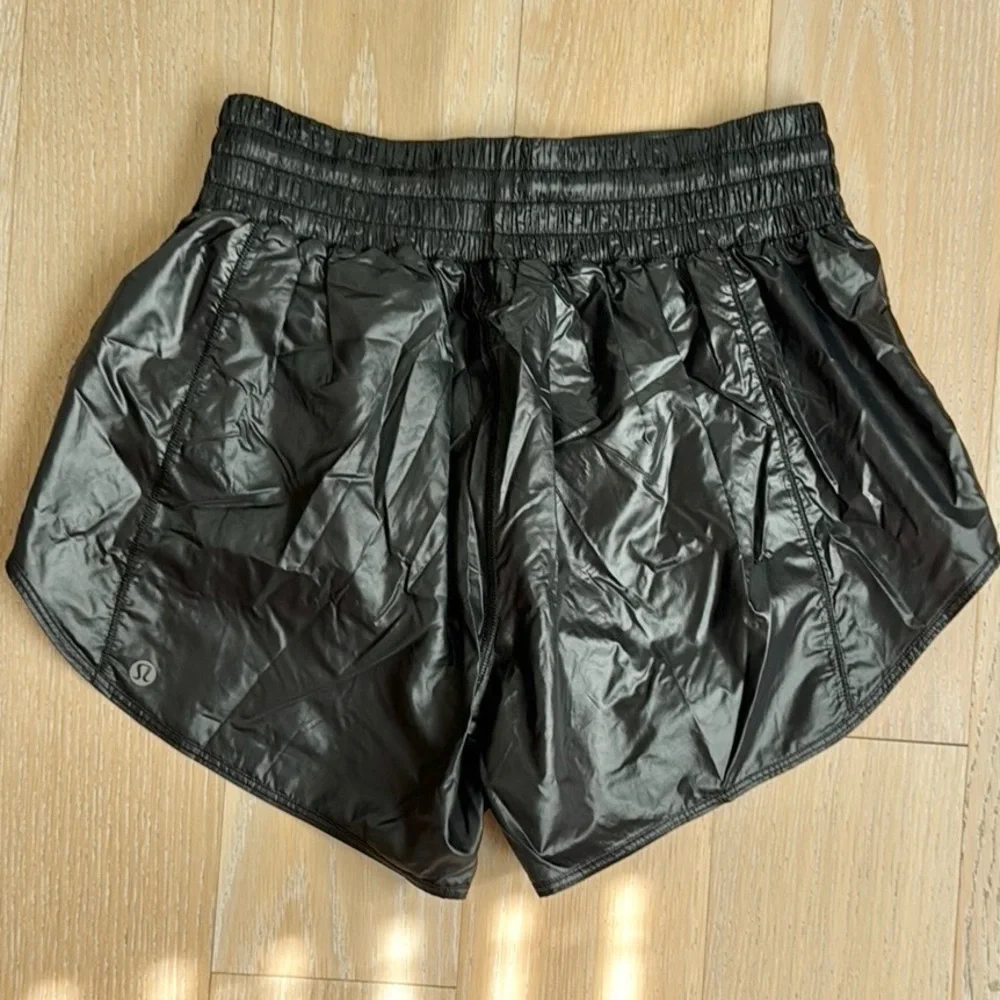 NWOT Lululemon Black Hotty Hot Shorts - Picture 4 of 6